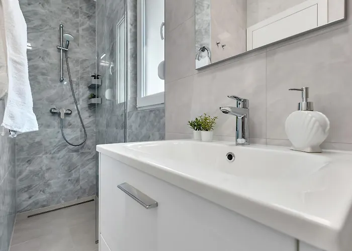 Luxury And Modern With Sea View And Garage *