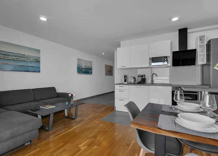 Luxury And Modern With Sea View And Garage Makarska