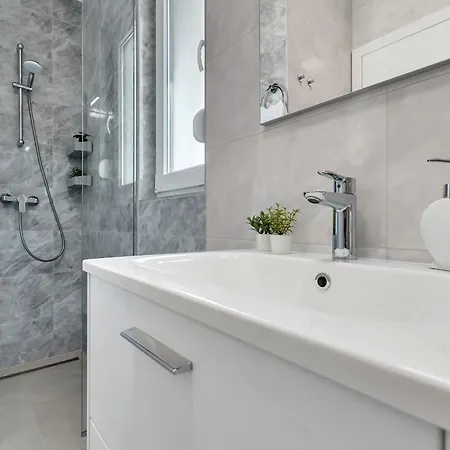 Luxury And Modern With Sea View And Garage *