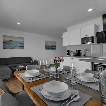 Luxury And Modern With Sea View And Garage Appartement *